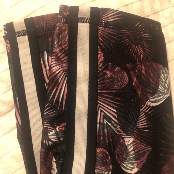 ⭐️ 3/for 30$ ⭐️ Leggings - Picture 3 of 3